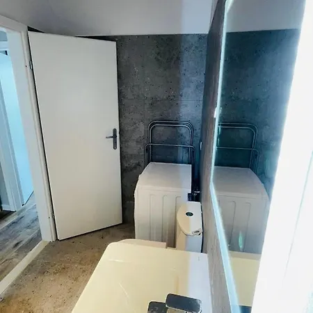 Apartment Banana Split